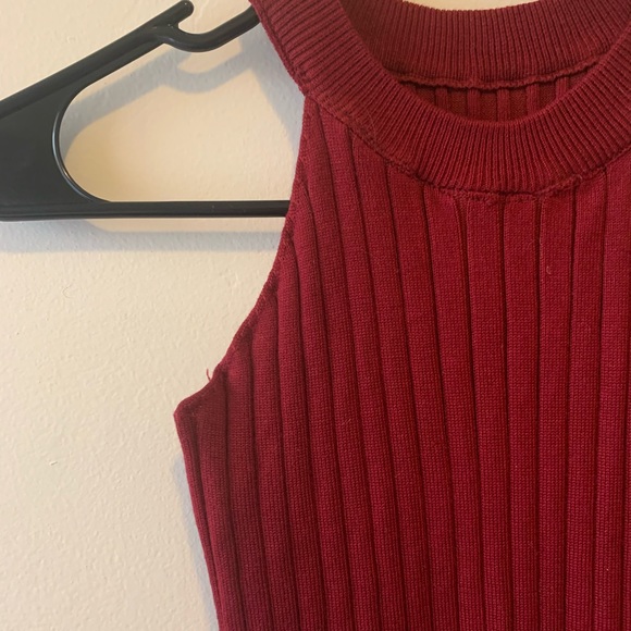 Form-fitting Halter Top Dress - Picture 2 of 3